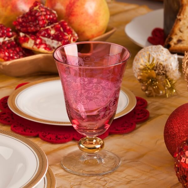 detail-of-a-glass-of-murano-in-a-christmas-table-2024-05-07-18-18-46-utc-1.jpg