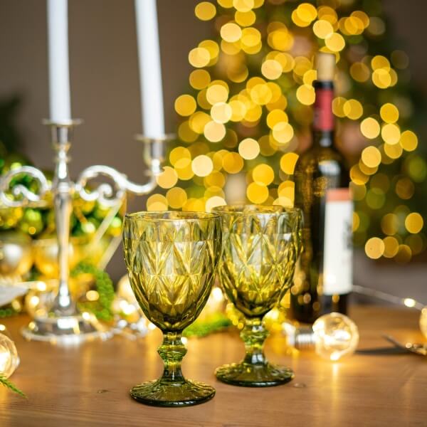 table-setting-on-christmas-eve-candles-christmas-2023-11-27-05-27-35-utc-1.jpg